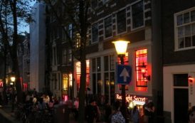Туристов в Амстердаме будут штрафовать за селфи в Квартале красных фонарей
