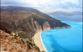 Туристы из РФ вошли в ТОП-10 по числу визитов в Грецию