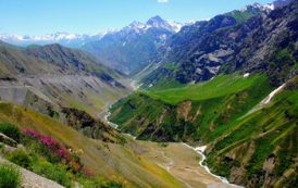 Таджикистан введёт для туристов и паломников налог на выезд из страны