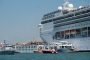Круизный лайнер MSC Opera столкнулся с туристическим судном в Венеции