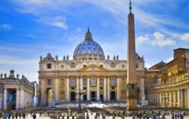 Ватикан закрыт для туристов из-за коронавируса